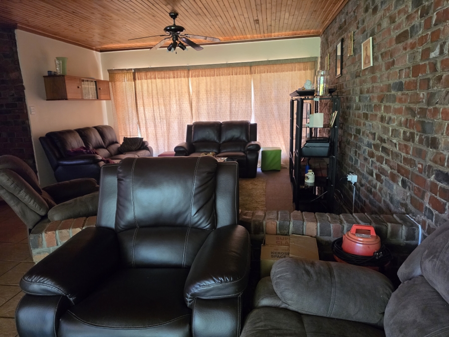 4 Bedroom Property for Sale in Pellissier Free State